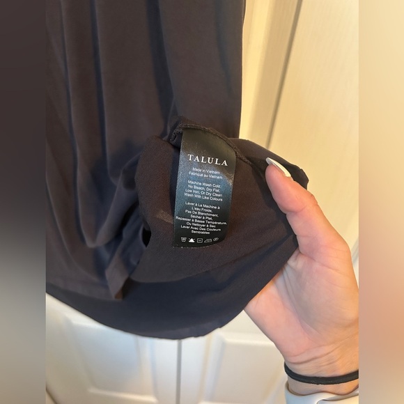 aritzia • talula • size large black t shirt - Picture 4 of 6